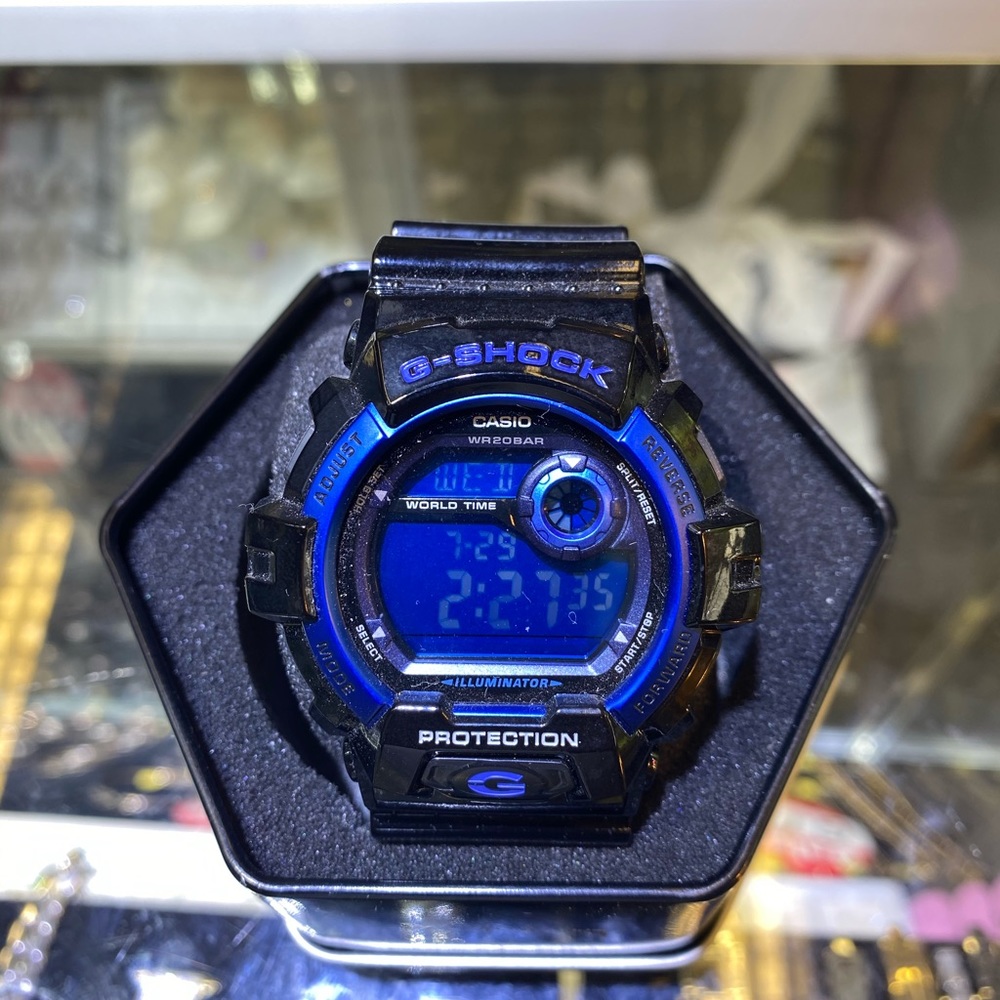 Watch - Picture 2 of 3